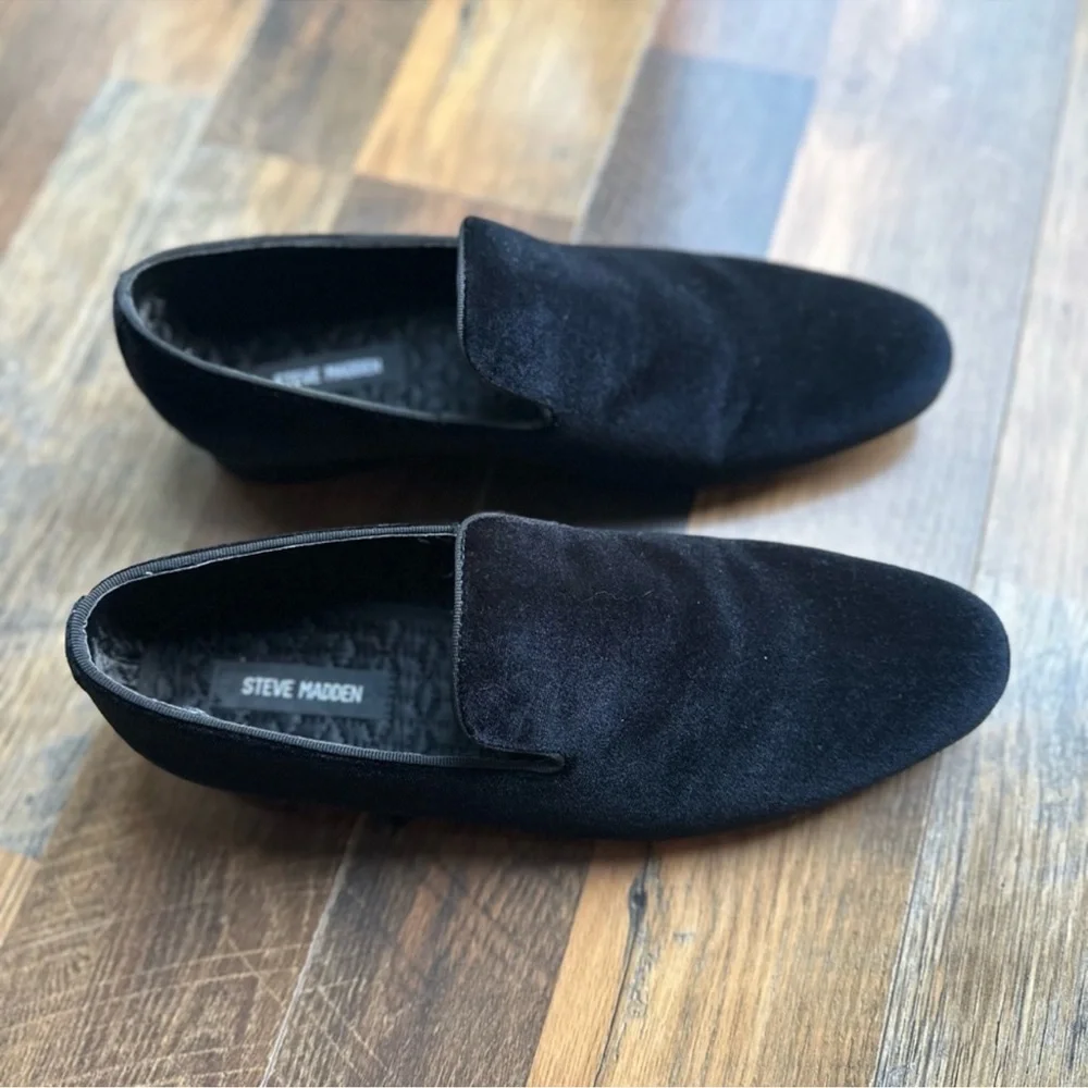 Steve Madden Black Velvet Slip-On Loafers – Size 9.5 MENS